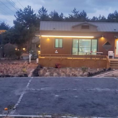 Hamdeok Pool Villa Pension Чечжу Екстер'єр фото